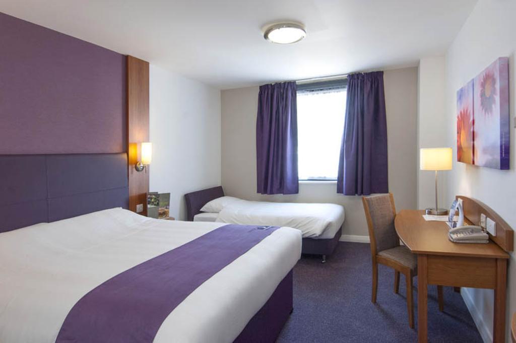 Premier Inn Ashford Central Room photo