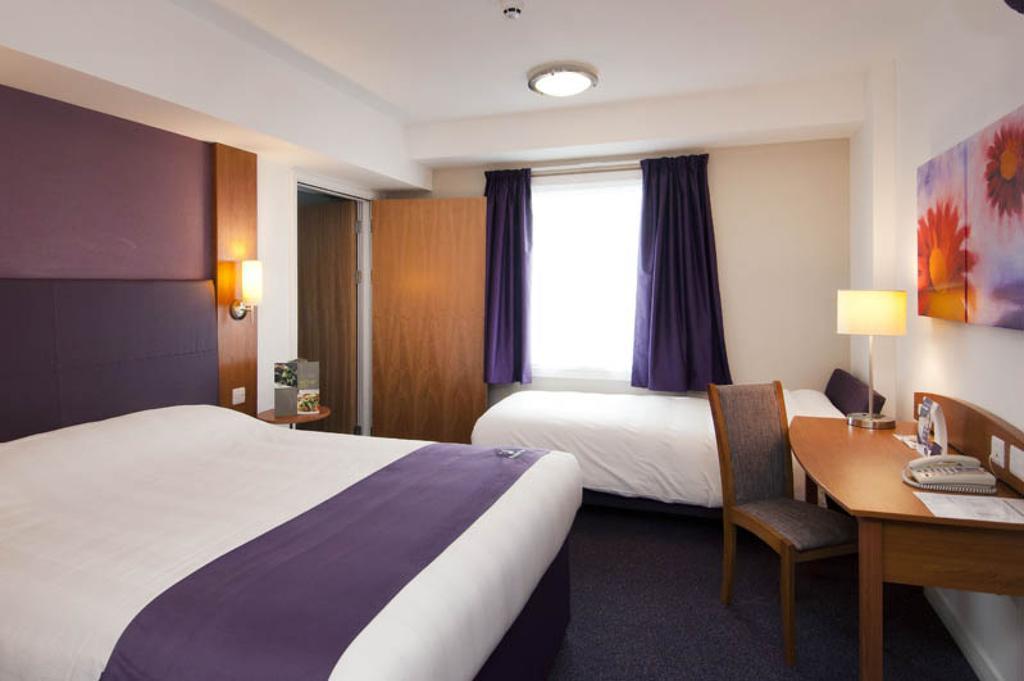 Premier Inn Ashford Central Room photo