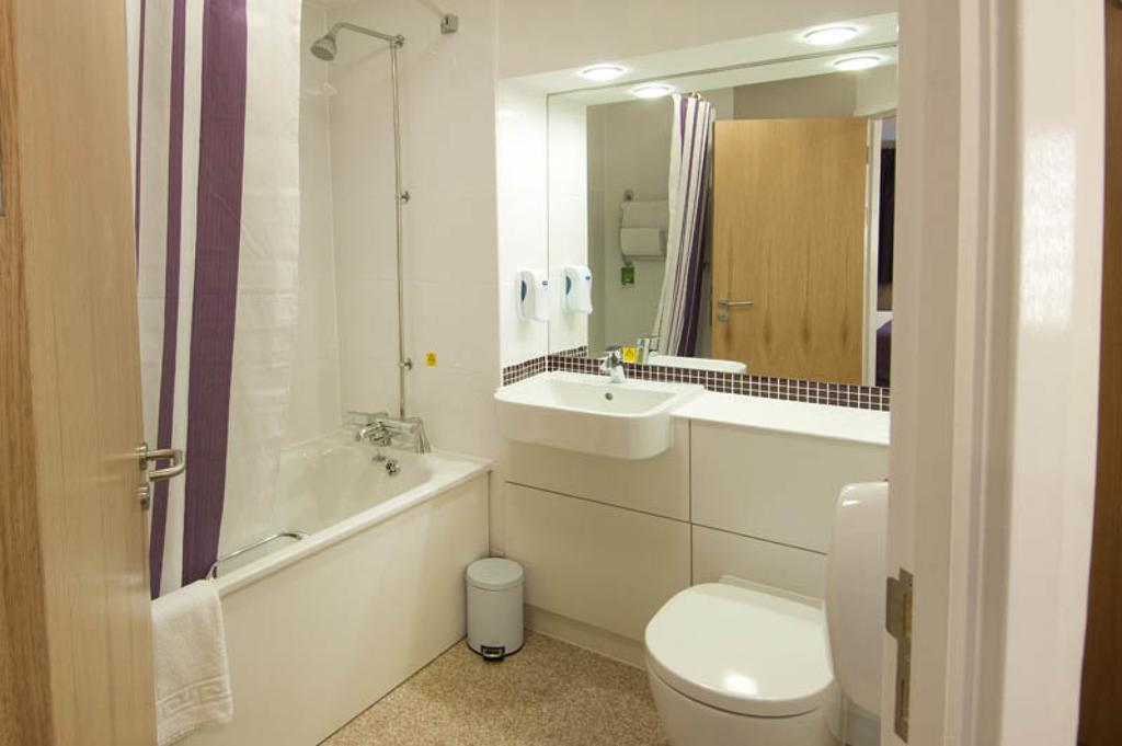 Premier Inn Ashford Central Room photo