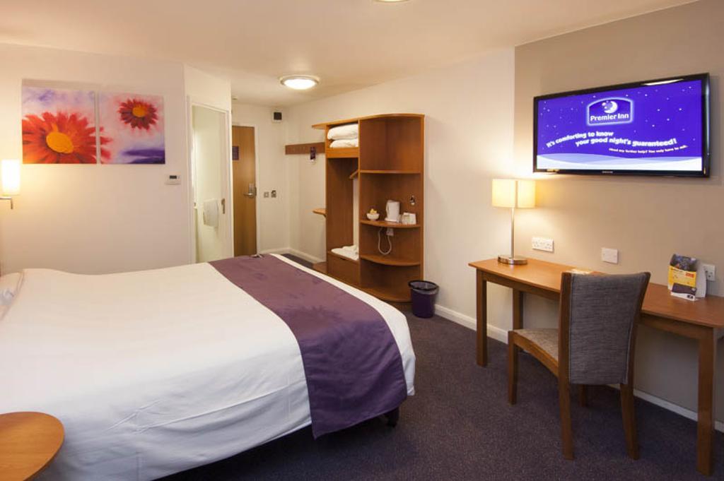 Premier Inn Ashford Central Exterior photo